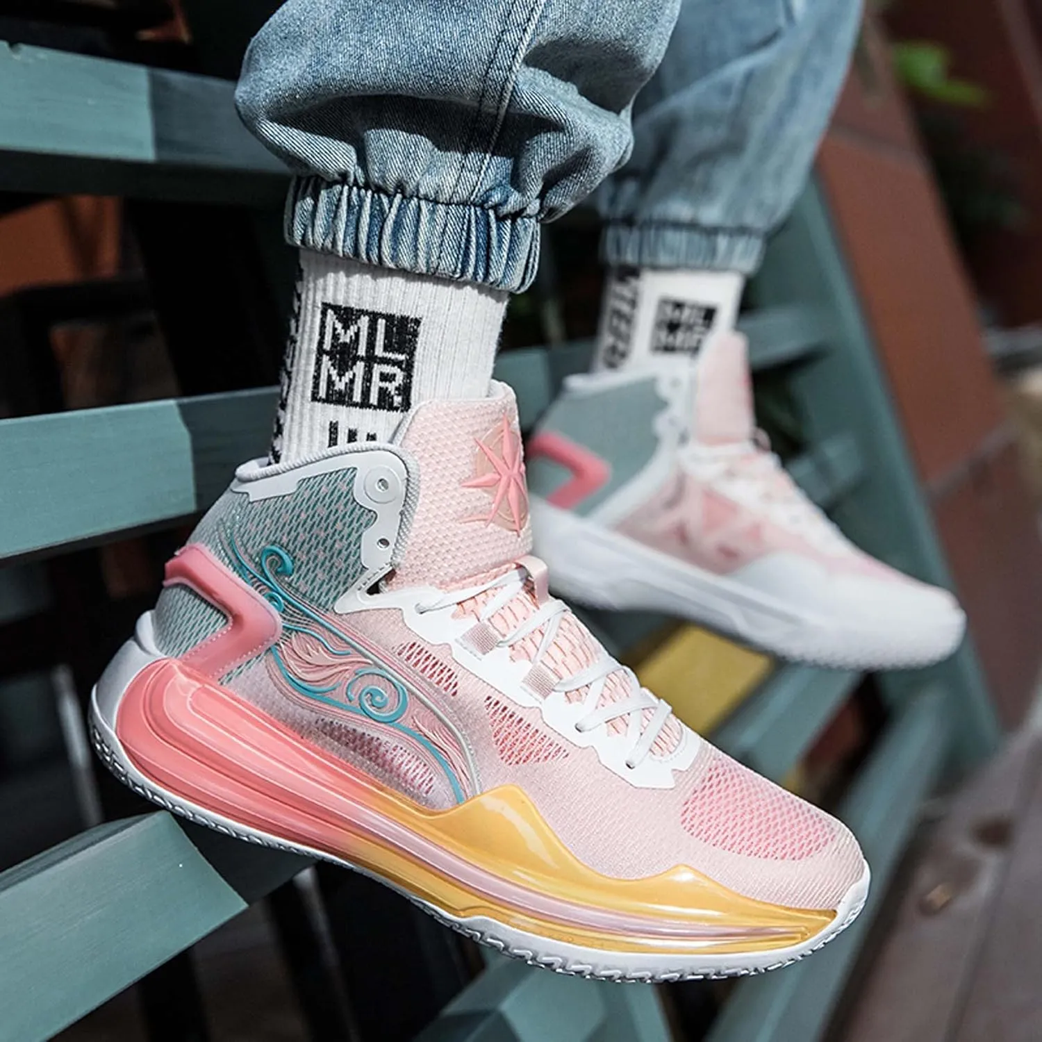 Men and Women Comfortable and Breathable Basketball Sneakers Mid Top Lace Up Non Slip Running Shoes Lightweight Carrying Casual Walking Shoes Durable Cross Training Shoes Skateboarding Shoes