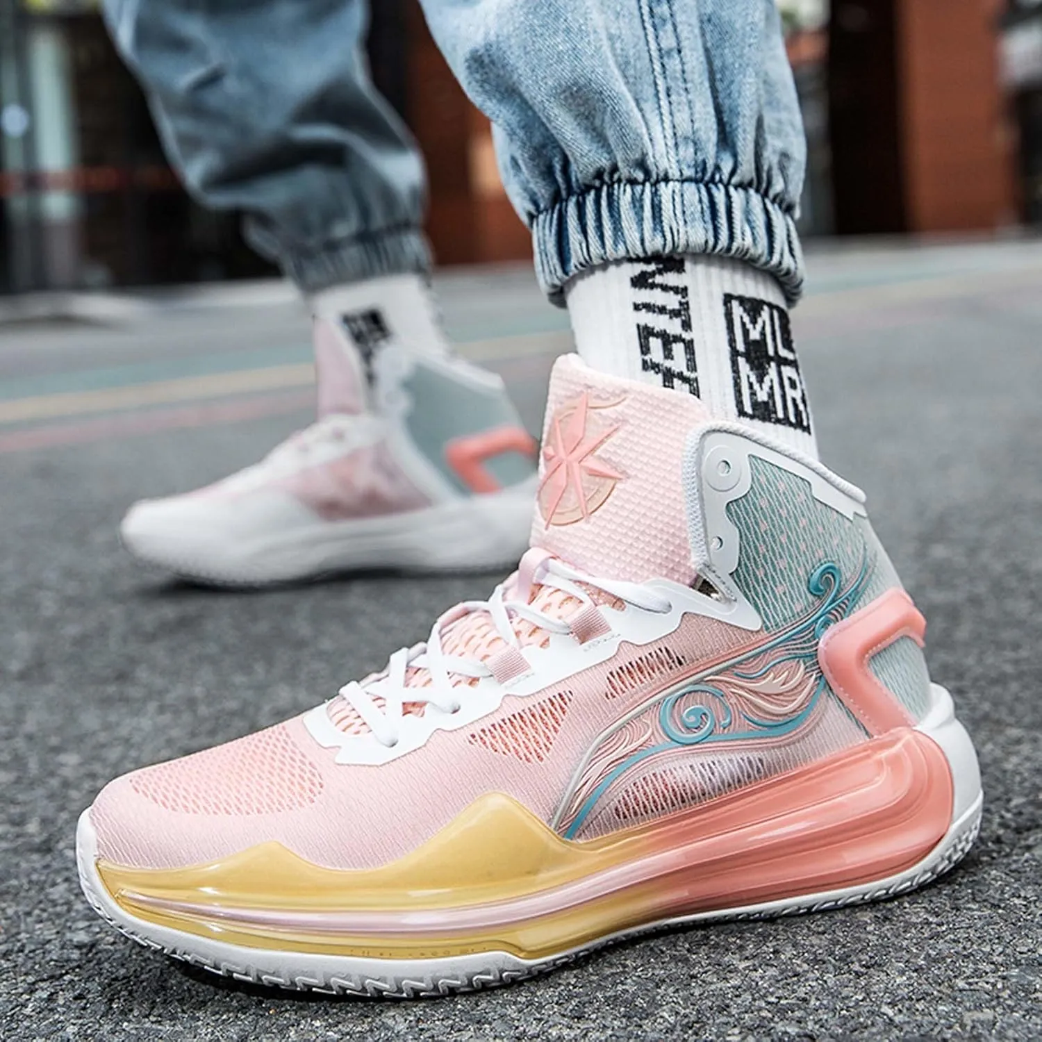 Men and Women Comfortable and Breathable Basketball Sneakers Mid Top Lace Up Non Slip Running Shoes Lightweight Carrying Casual Walking Shoes Durable Cross Training Shoes Skateboarding Shoes