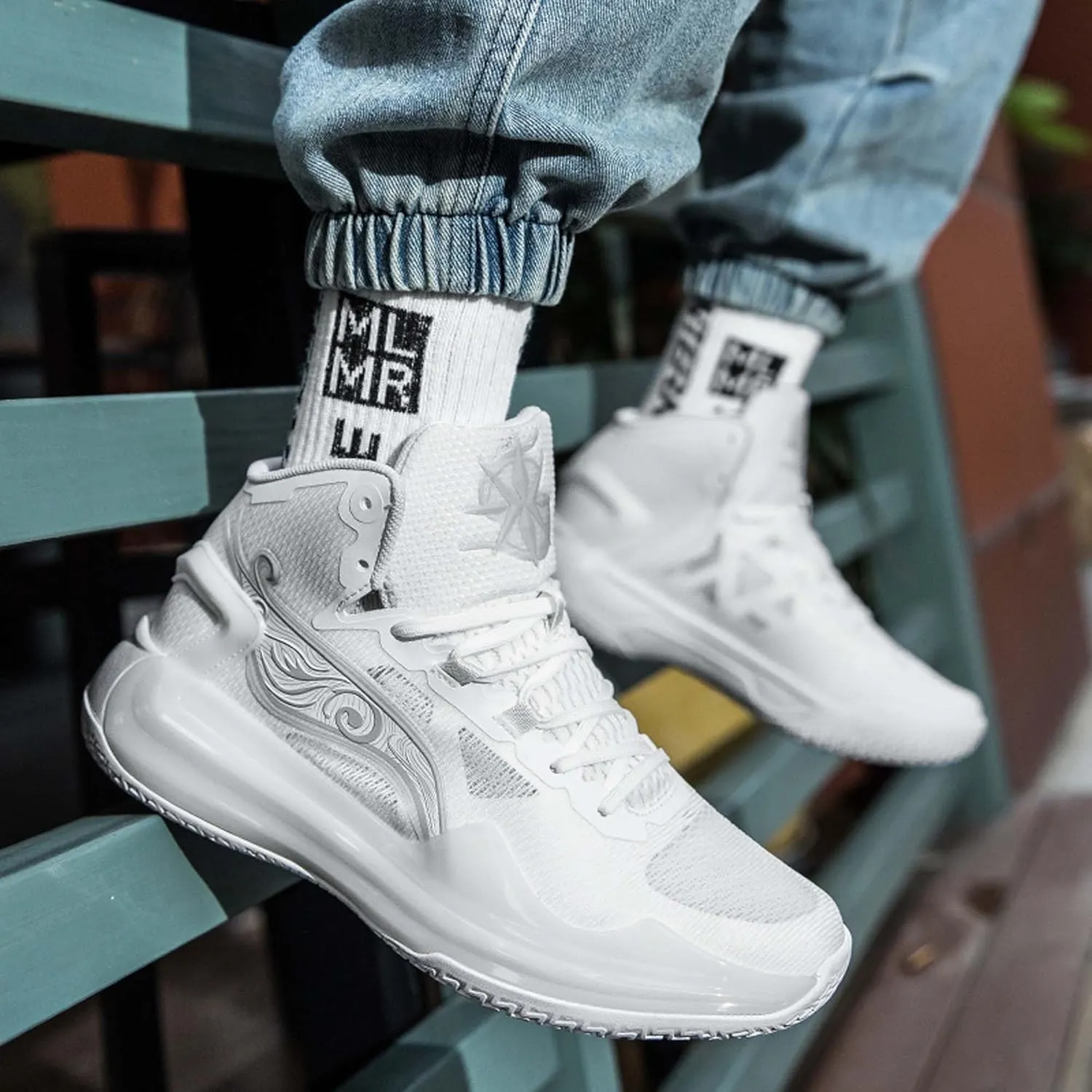Men and Women Comfortable and Breathable Basketball Sneakers Mid Top Lace Up Non Slip Running Shoes Lightweight Carrying Casual Walking Shoes Durable Cross Training Shoes Skateboarding Shoes
