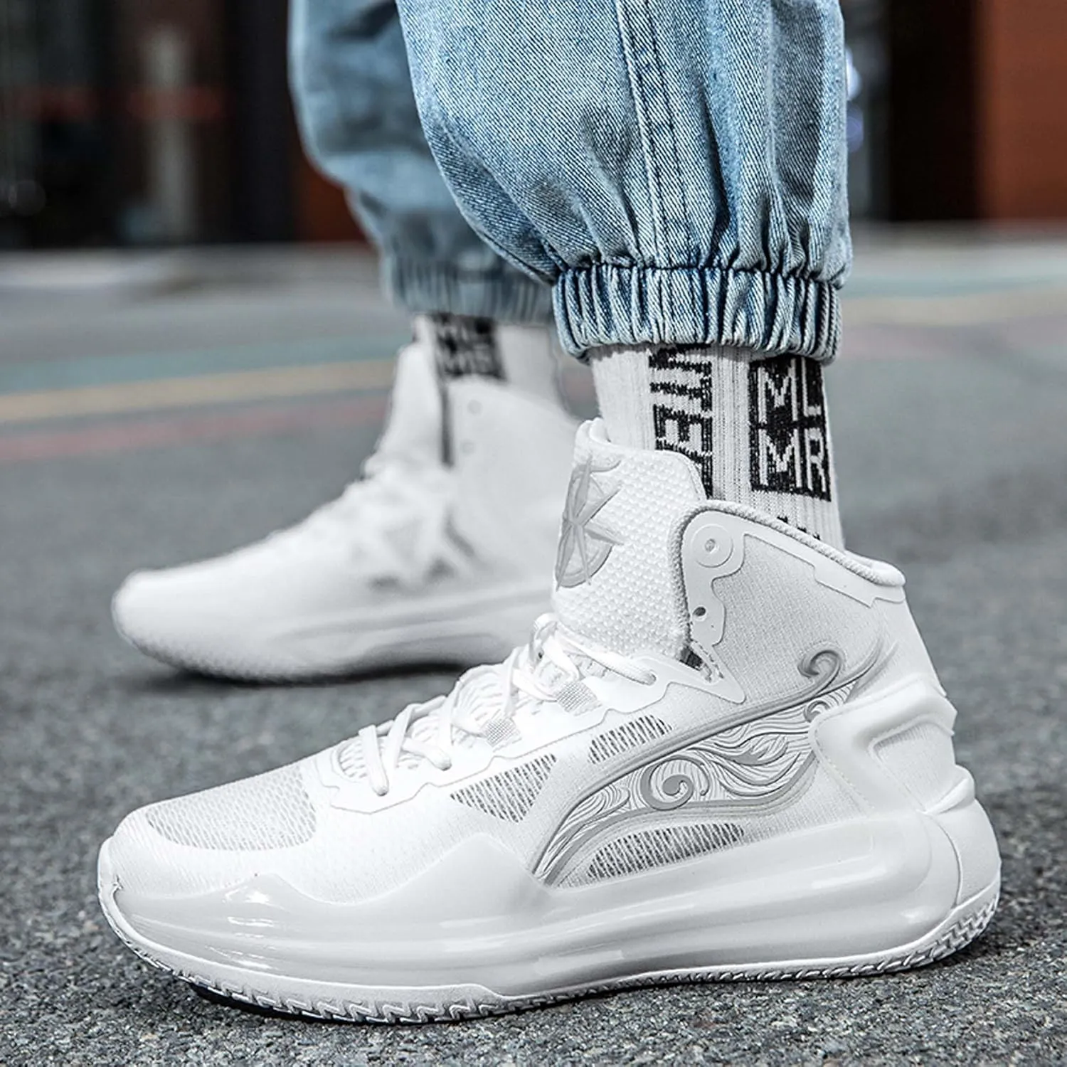 Men and Women Comfortable and Breathable Basketball Sneakers Mid Top Lace Up Non Slip Running Shoes Lightweight Carrying Casual Walking Shoes Durable Cross Training Shoes Skateboarding Shoes
