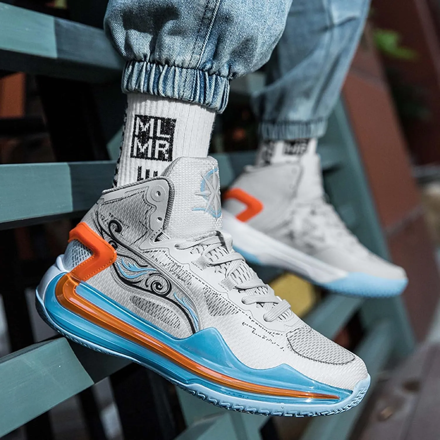 Men and Women Comfortable and Breathable Basketball Sneakers Mid Top Lace Up Non Slip Running Shoes Lightweight Carrying Casual Walking Shoes Durable Cross Training Shoes Skateboarding Shoes