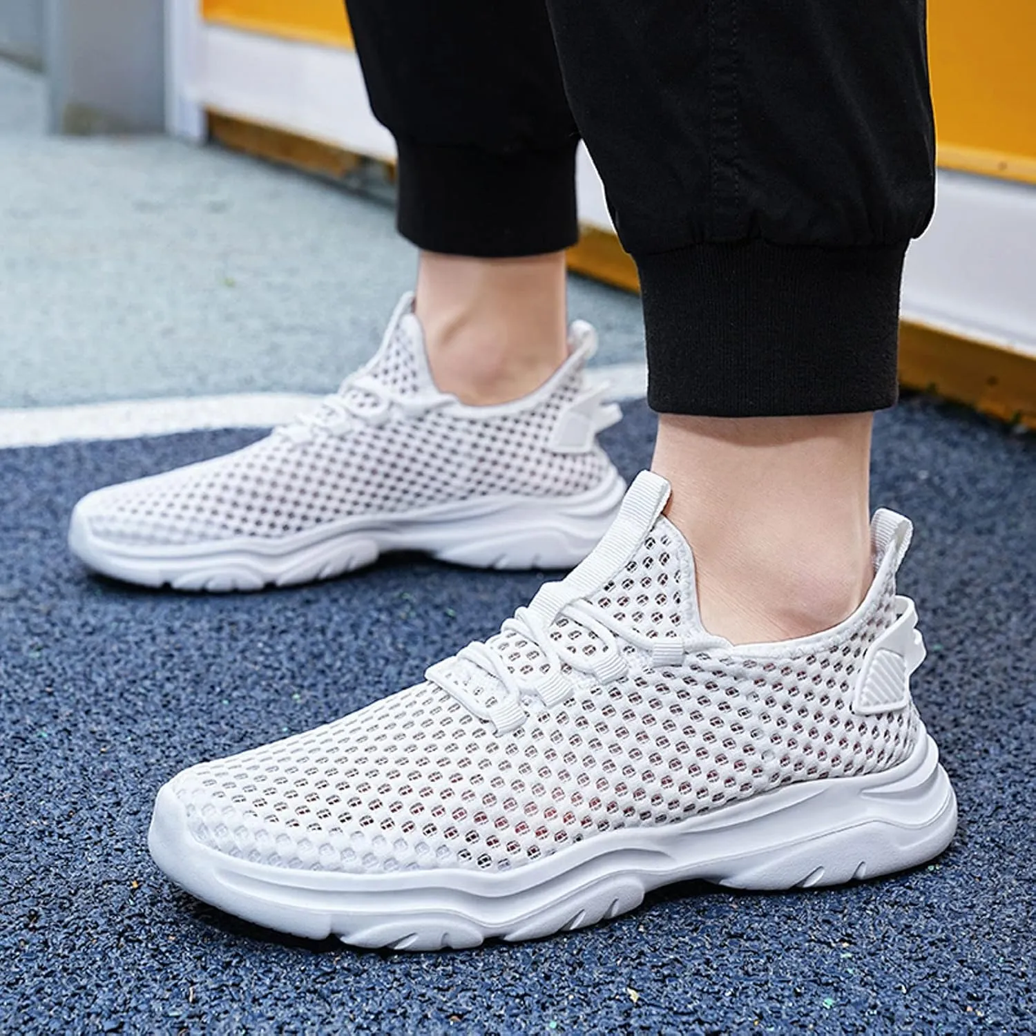 Men Sports Shoes Fashion New Pattern Summer Mesh Hollow Breathable and Comfortable Lightweight Lace Up Sneaker Men