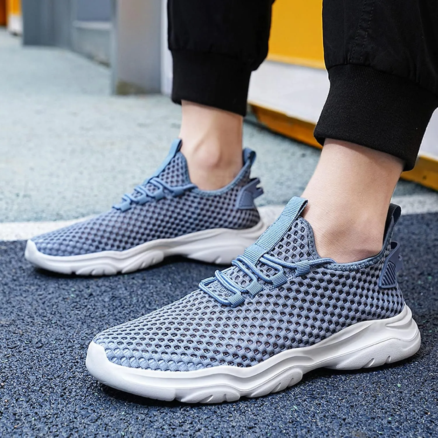 Men Sports Shoes Fashion New Pattern Summer Mesh Hollow Breathable and Comfortable Lightweight Lace Up Sneaker Men