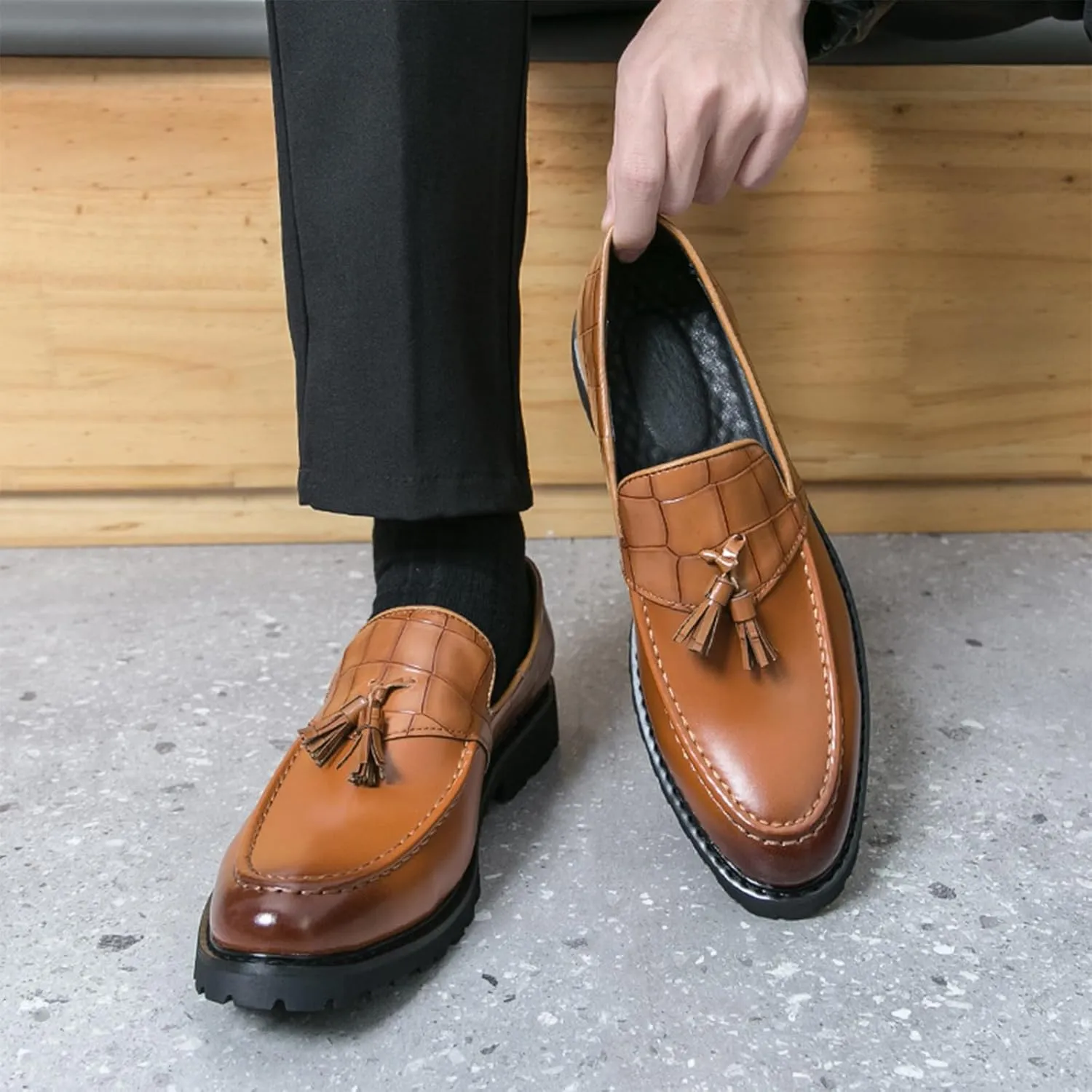 Men's Fashion Tassel Low Heel Leather Loafers Comfort Round Toe Lug Sole Slip-On Casual Shoes Business Office Non-Slip Dress Shoes