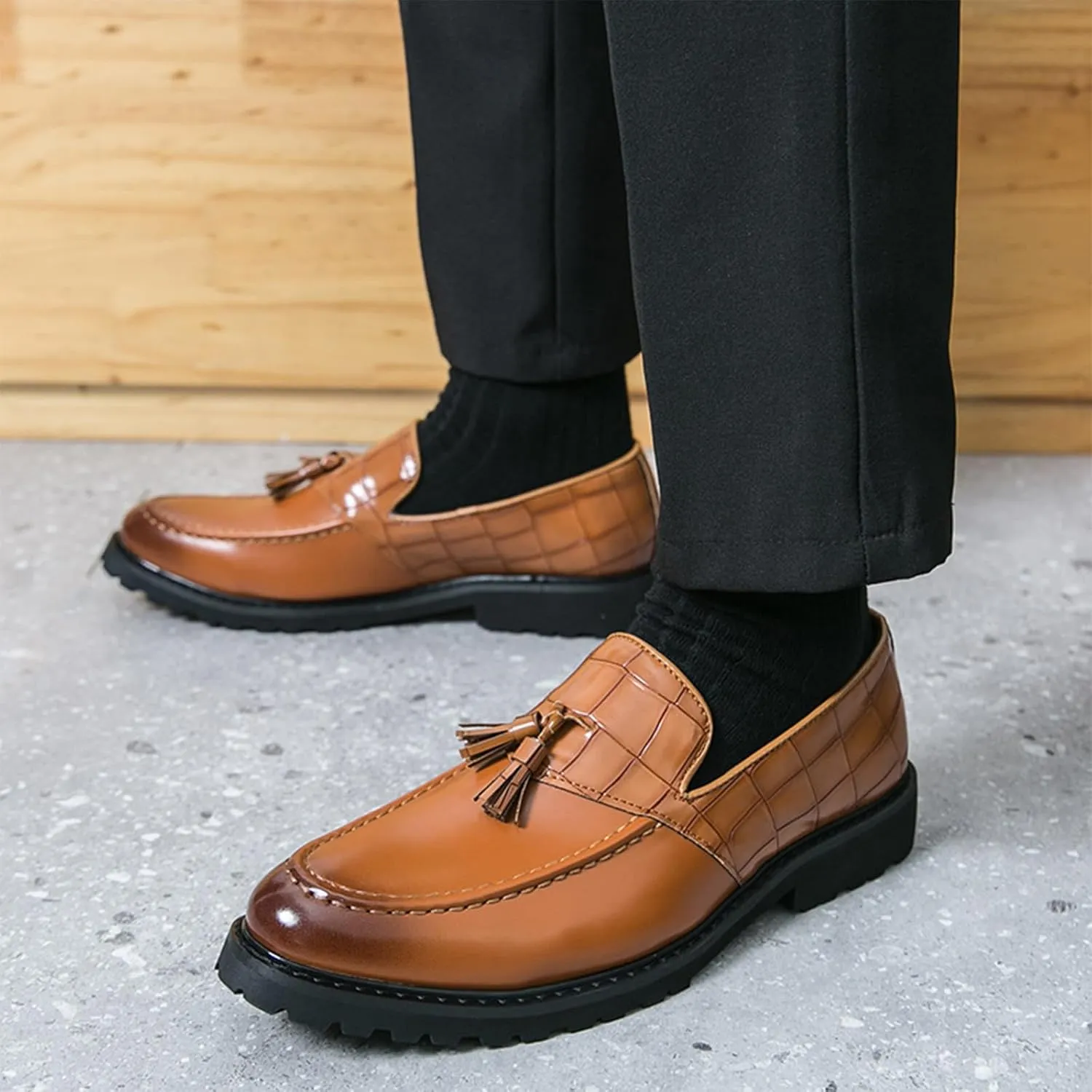 Men's Fashion Tassel Low Heel Leather Loafers Comfort Round Toe Lug Sole Slip-On Casual Shoes Business Office Non-Slip Dress Shoes