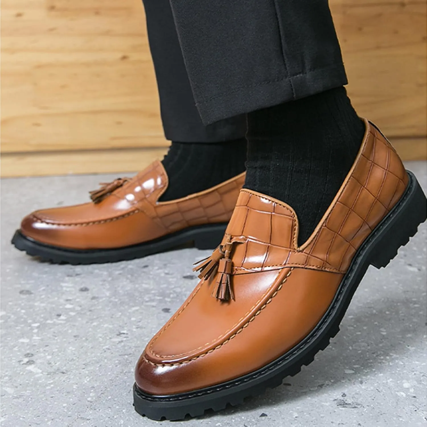 Men's Fashion Tassel Low Heel Leather Loafers Comfort Round Toe Lug Sole Slip-On Casual Shoes Business Office Non-Slip Dress Shoes