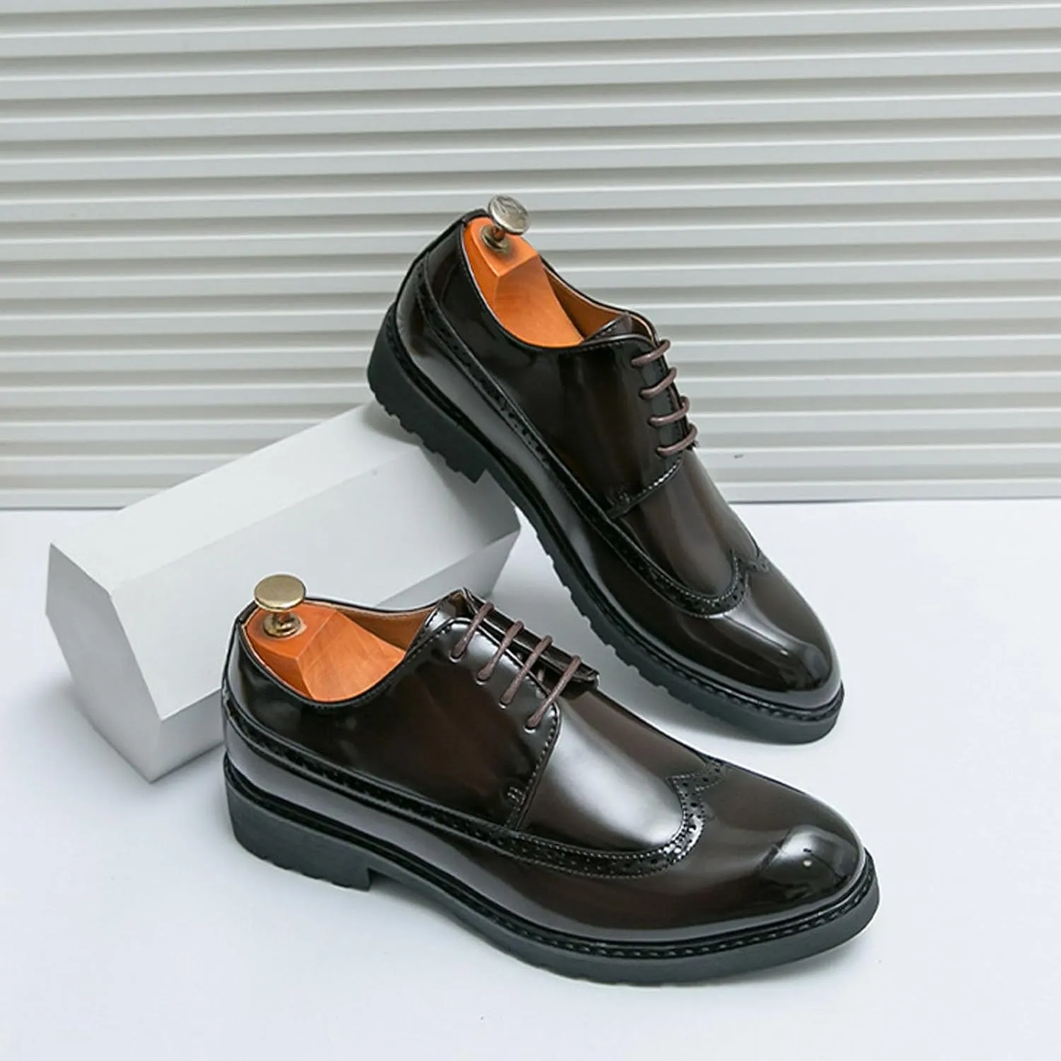 Men's Patent Leather Wingtip Low Heel Formal Oxfords Fashion Pointed Toe Slip On Platform Lug Sole Non-Slip Lace-Up Comfortable Business Dress Brogue Derby Shoes for Paty Wedding