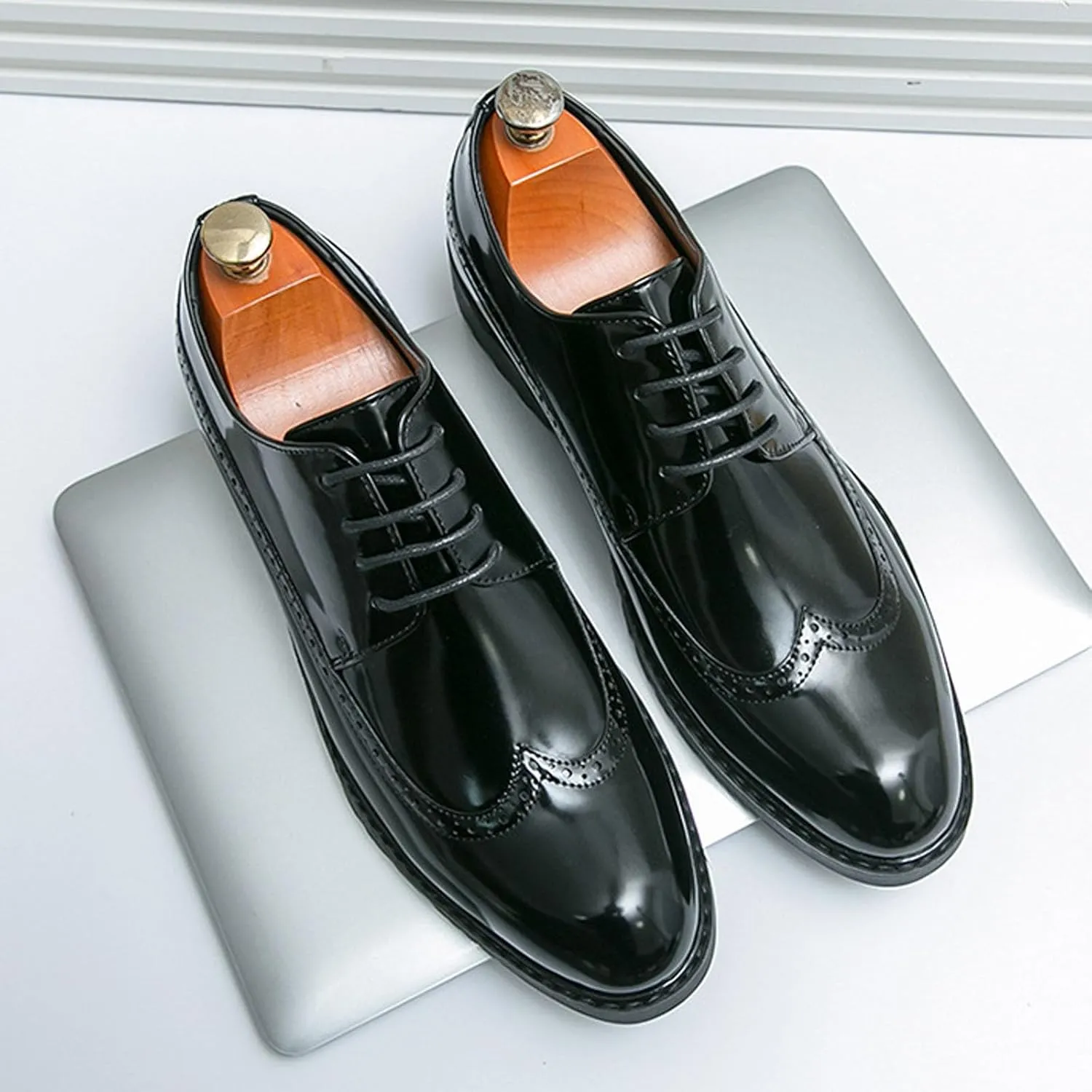Men's Patent Leather Wingtip Low Heel Formal Oxfords Fashion Pointed Toe Slip On Platform Lug Sole Non-Slip Lace-Up Comfortable Business Dress Brogue Derby Shoes for Paty Wedding
