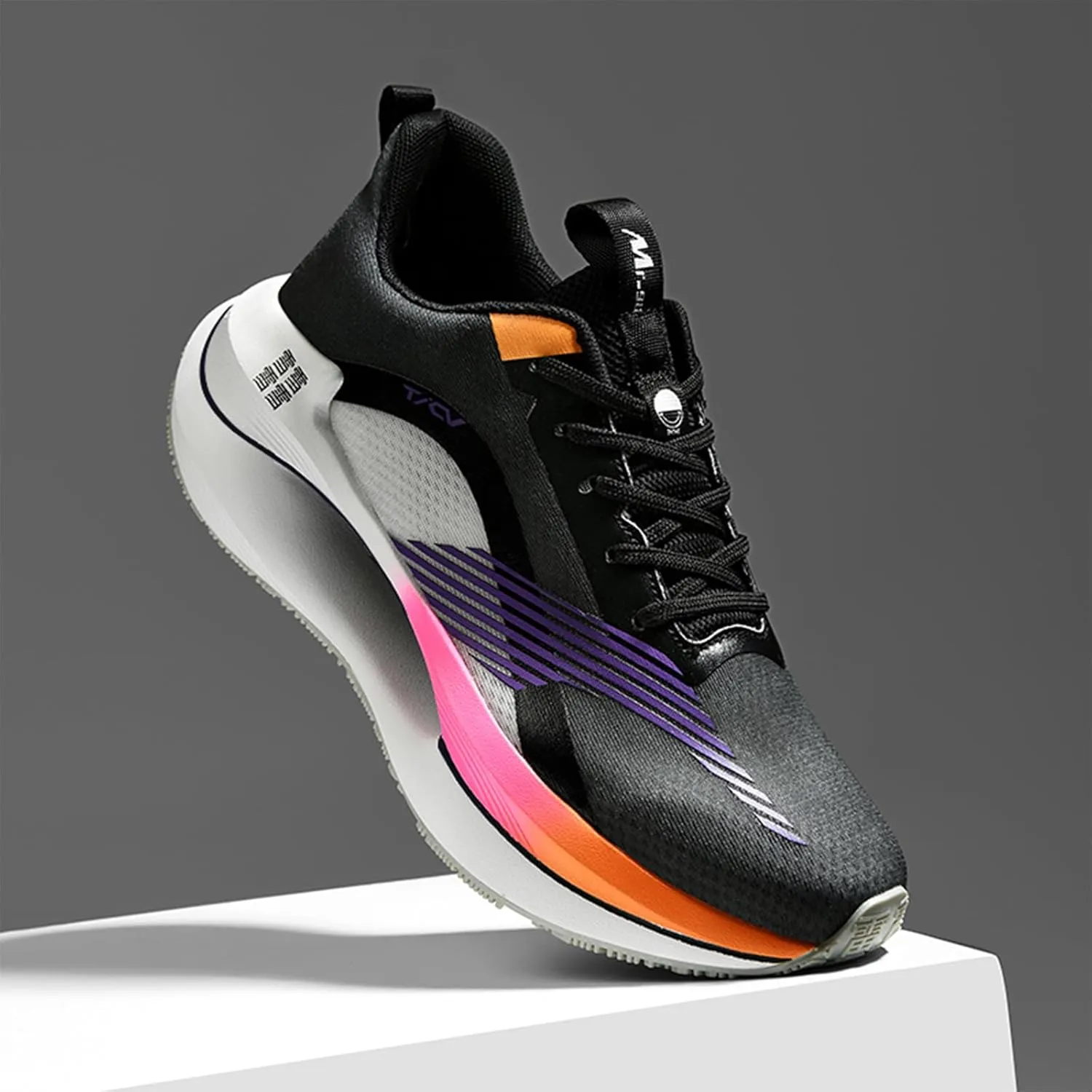 Men's Running Sneakers Anti-Slip Wear-Resistant Carbon-Plate Soft Hollow Thick Outsole Breathable Tatting Fly-Woven Mesh Athletic Lightweight Fashionable Cushioned Sports Shoes