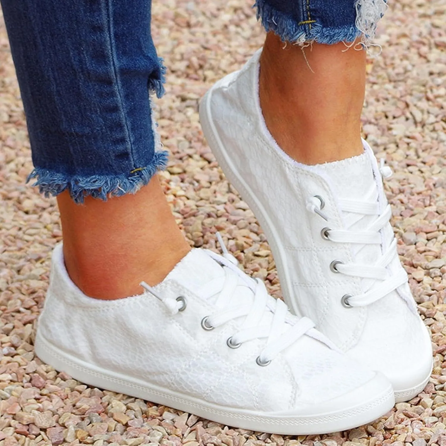 Walking Shoes for Women Slip On Canvas Sneakers Low Top Casual Walking Shoes Classic Comfortable Flat Fashion Shoes